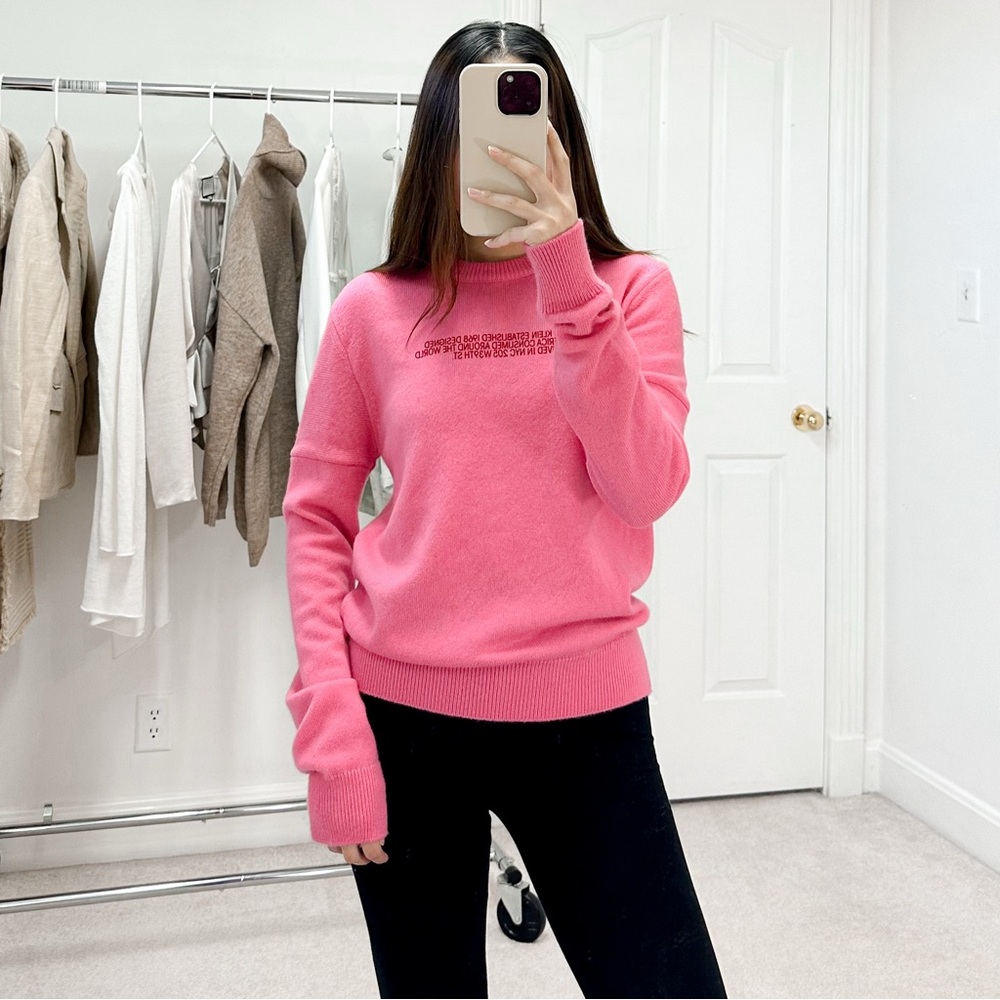 Calvin Klein 205W39NYC 100% Cashmere Velvet Logo Crew Neck Sweater in Pink